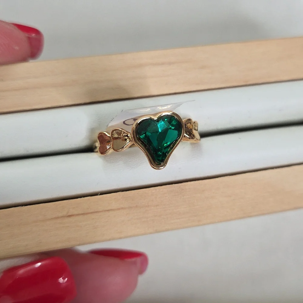 Lot of 2 Fashion Rings Gold Tone Green Heart & Dark Brown Stone Fashion Rings 9